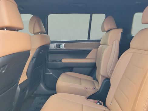 Certified 2026 Hyundai Santa Fe Limited FWD image 5