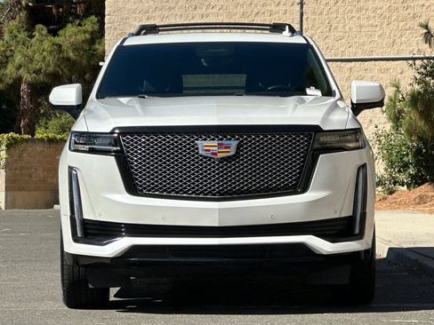Used 2023 Cadillac Escalade ESV Premium Luxury w/ LPO, Radiant Package AWD/4WD image 8