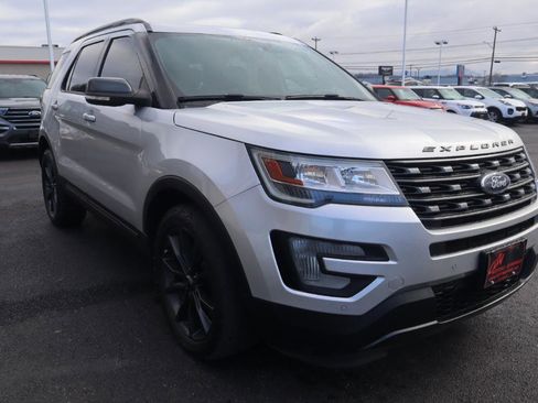 Used 2017 Ford Explorer XLT w/ Equipment Group 202A image 37