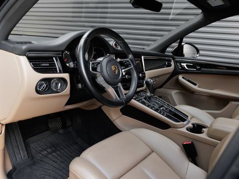 Certified 2021 Porsche Macan S AWD/4WD image 4