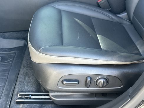 Used 2024 Chevrolet Trax ACTIV w/ Sunroof Package image 8