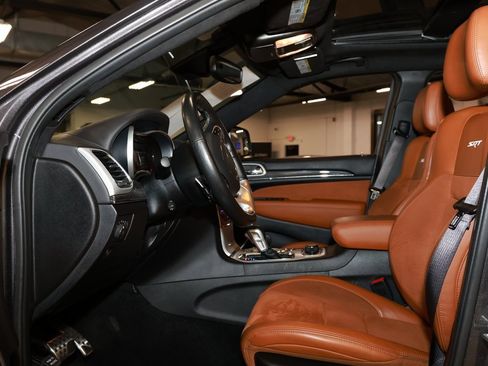 Used 2021 Jeep Grand Cherokee SRT image 10