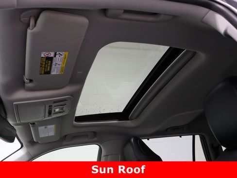 Used 2020 Toyota Highlander XLE image 27