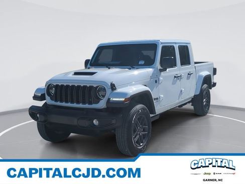 New 2026 Jeep Gladiator Sport AWD/4WD image 1