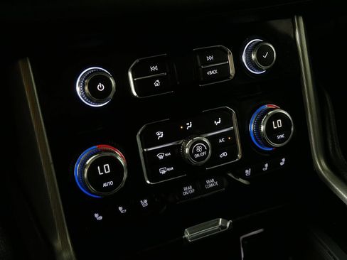 Used 2021 GMC Yukon Denali w/ Denali Premium Package AWD/4WD image 28