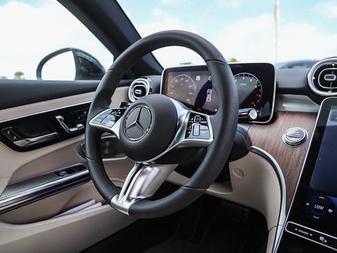 Used 2025 Mercedes-Benz CLE 300 4MATIC Coupe image 16