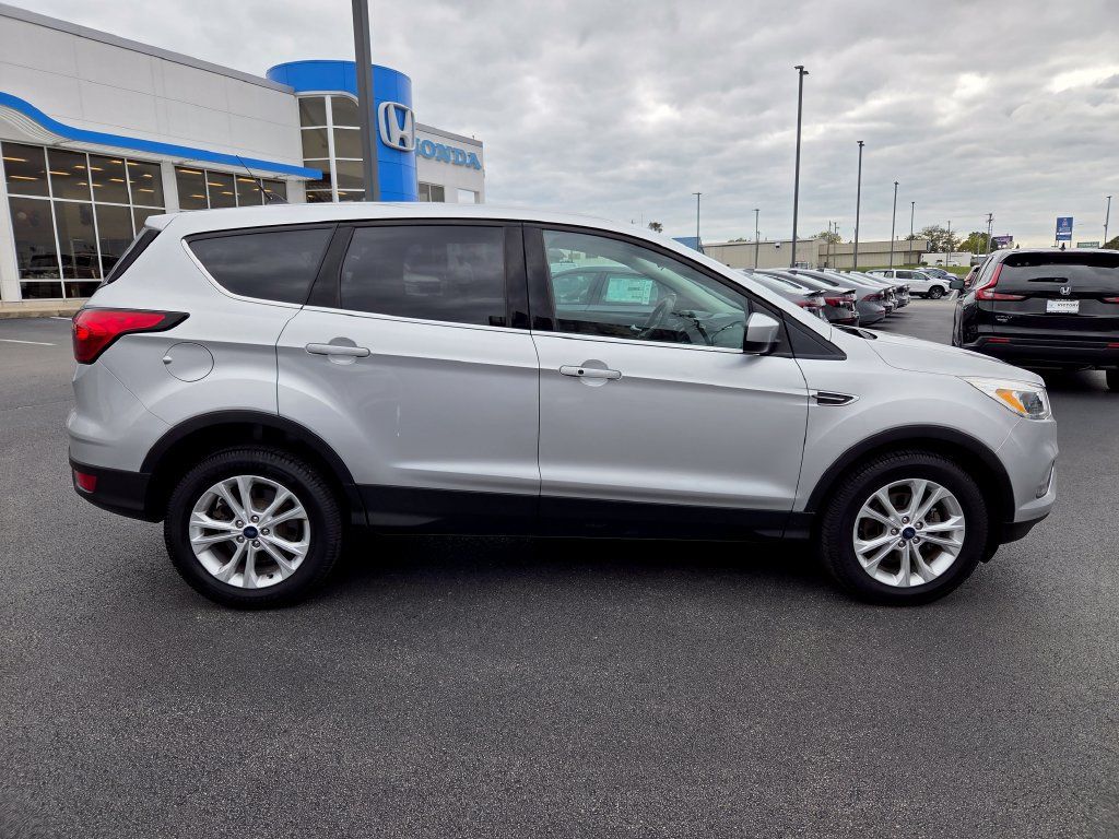 Used 2019 Ford Escape SE FWD image 8