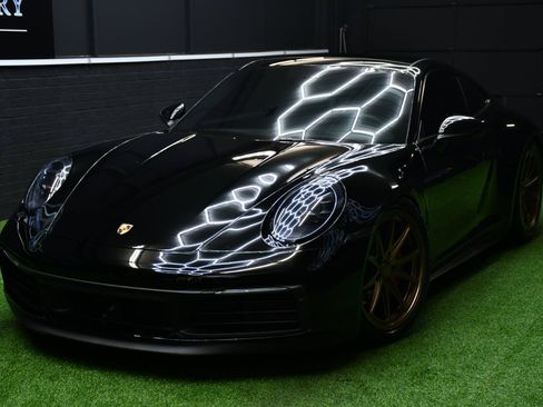 Used 2020 Porsche 911 Carrera 4S AWD/4WD image 2