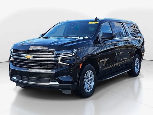 Used 2024 Chevrolet Suburban LT image 3