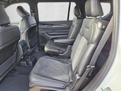 New 2025 Jeep Grand Cherokee L Altitude image 13