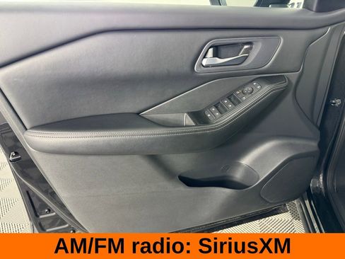 Used 2025 Nissan Rogue SV image 10