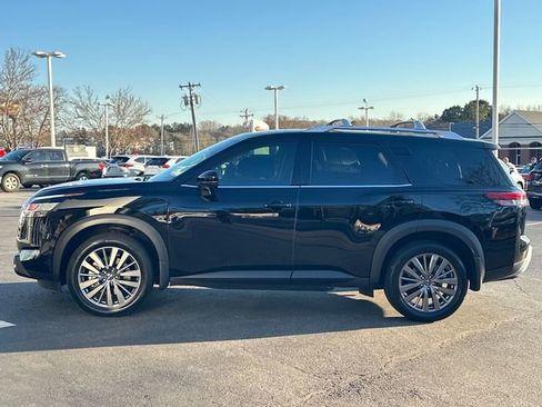 Used 2024 Nissan Pathfinder SL w/ SL Premium Package image 6