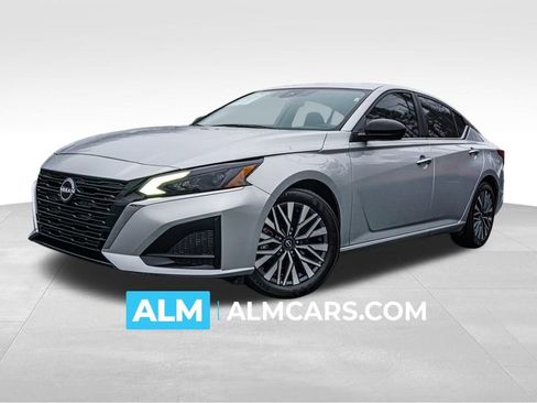 Used 2024 Nissan Altima 2.5 SV image 1
