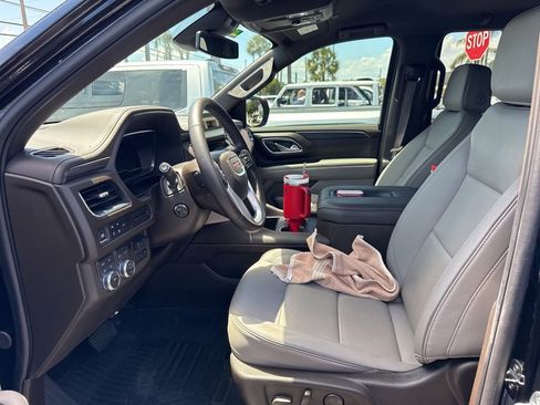 Used 2024 GMC Yukon SLT w/ SLT Luxury Package image 16