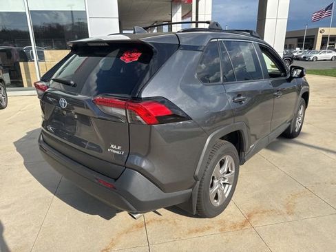 Used 2022 Toyota RAV4 XLE image 8