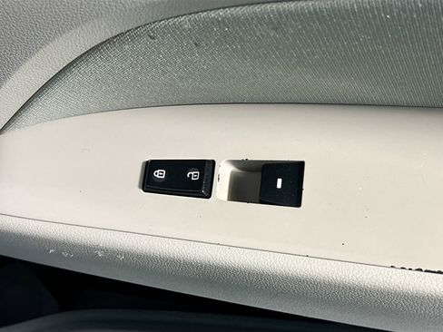 Used 2018 Hyundai Elantra Value Edition image 32