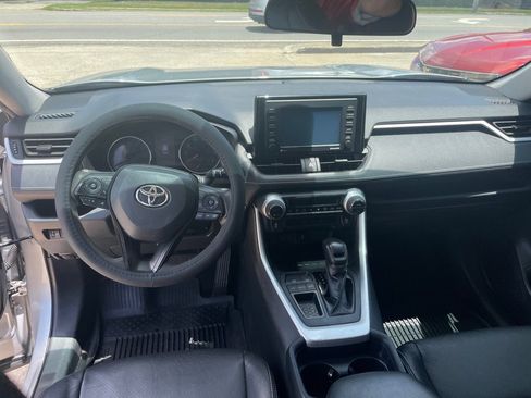 Used 2021 Toyota RAV4 XLE image 16