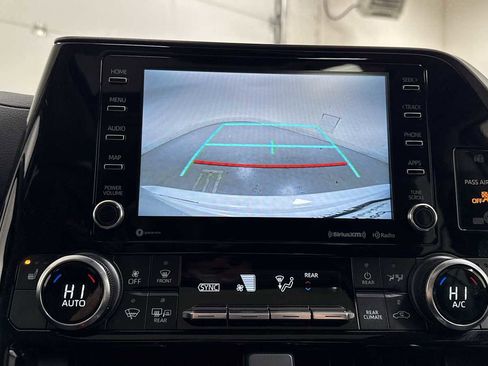 Certified 2022 Toyota Highlander XLE image 19