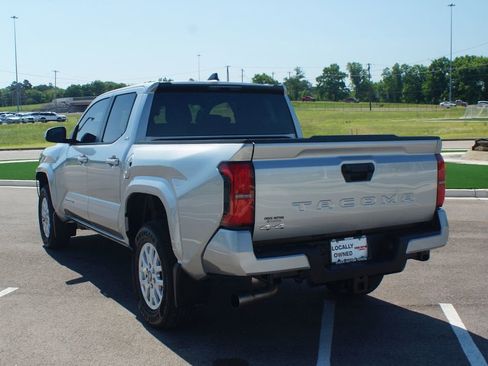 Used 2026 Toyota Tacoma SR5 AWD/4WD image 15