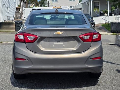 Used 2018 Chevrolet Cruze LT w/ Convenience Package FWD image 5