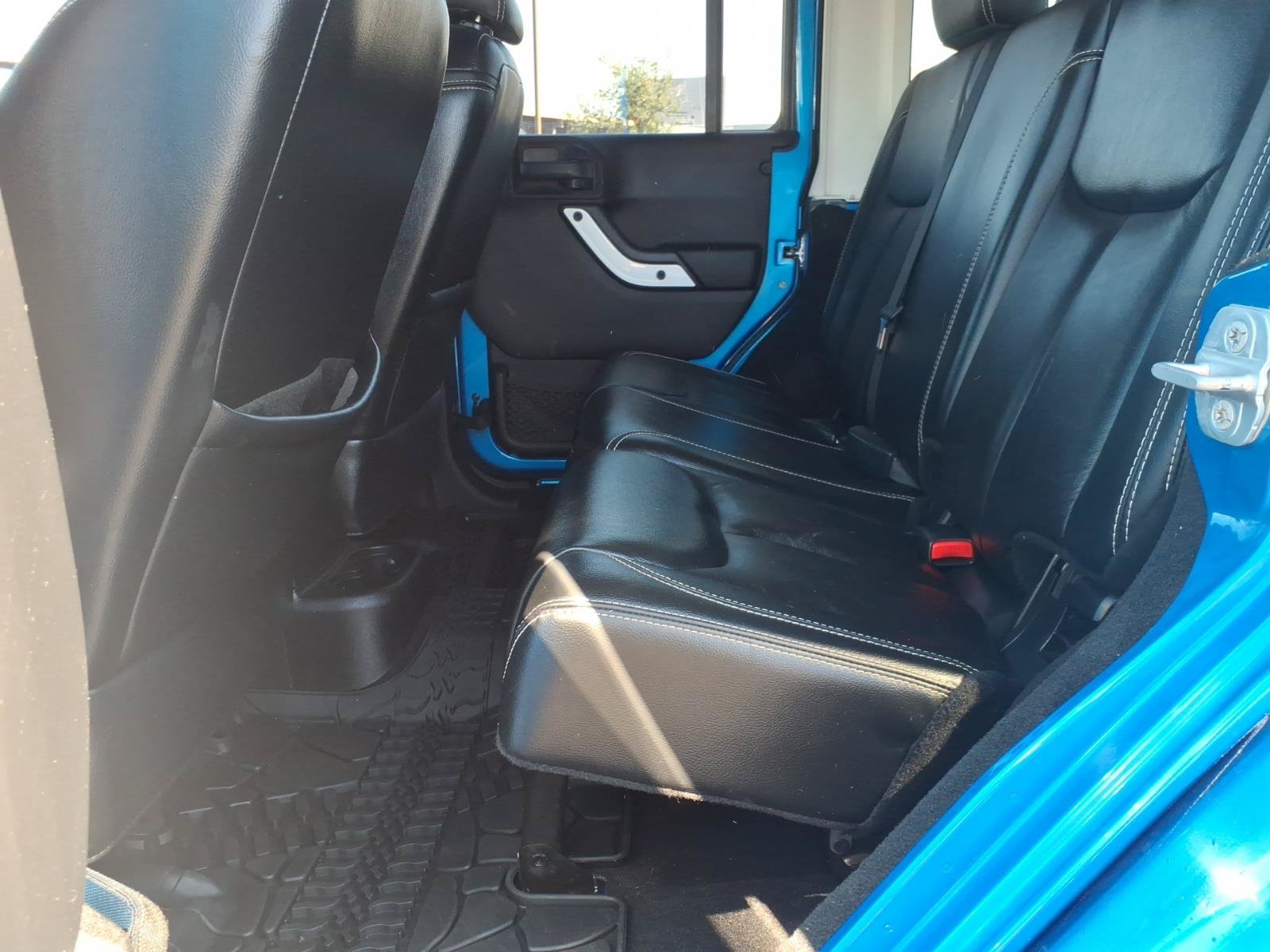 Used 2014 Jeep Wrangler Unlimited Sahara AWD/4WD image 17