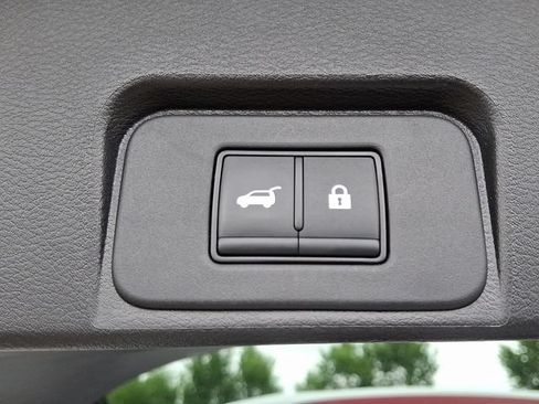Used 2024 Nissan Rogue SV FWD image 28
