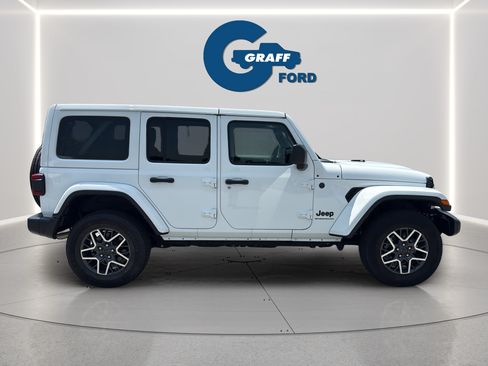 Used 2025 Jeep Wrangler Unlimited Sahara AWD/4WD image 6