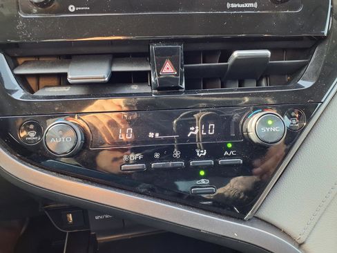 Used 2022 Toyota Camry LE image 7