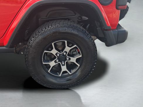 Used 2018 Jeep Wrangler Unlimited Rubicon w/ Dual Top Group AWD/4WD image 30