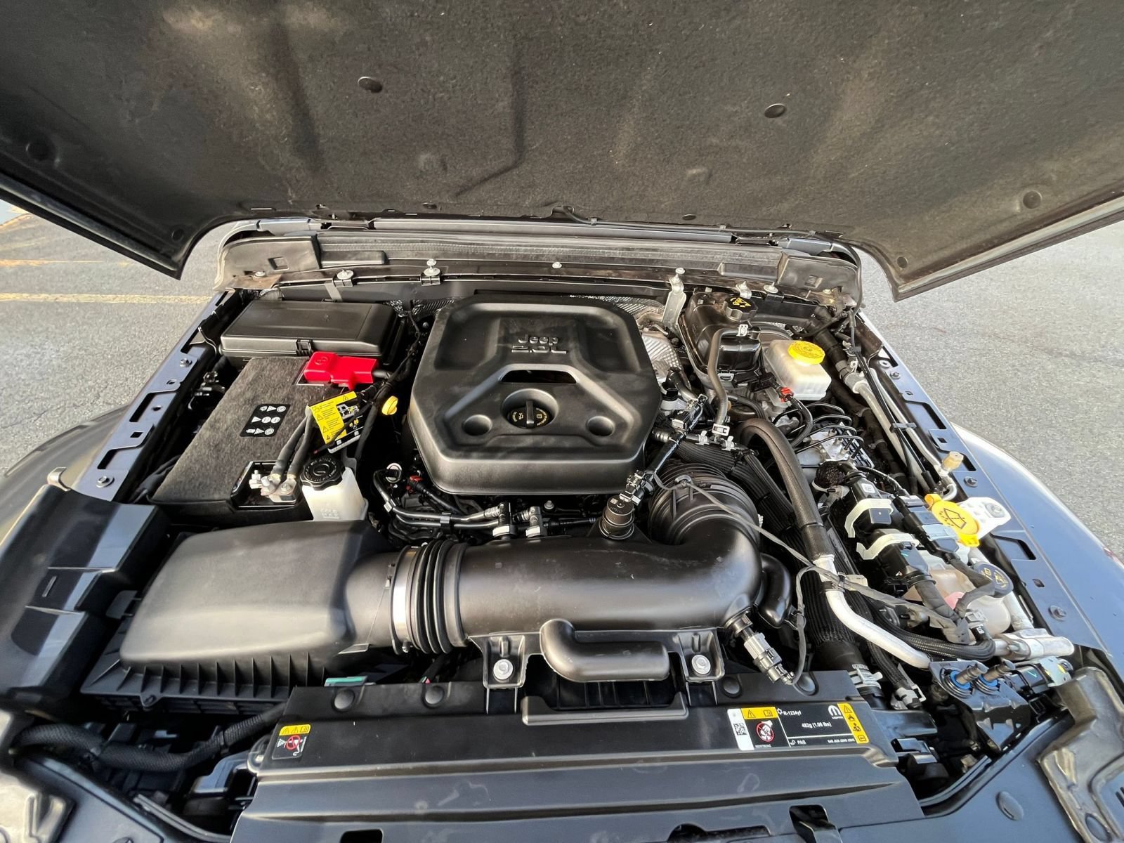 Used 2025 Jeep Wrangler Unlimited Sahara AWD/4WD image 30