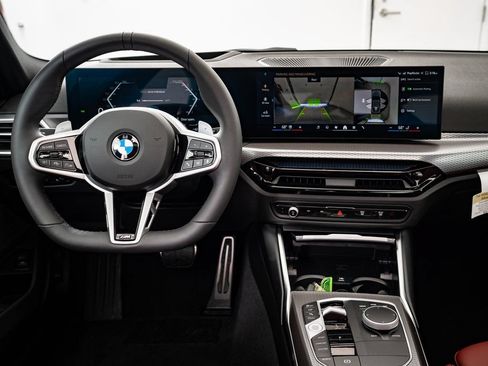 Used 2025 BMW 330i xDrive Sedan w/ M Sport Package AWD/4WD image 31