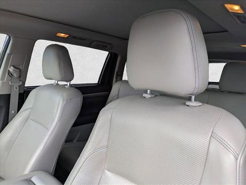 Used 2018 Toyota Highlander Limited Platinum AWD/4WD image 5