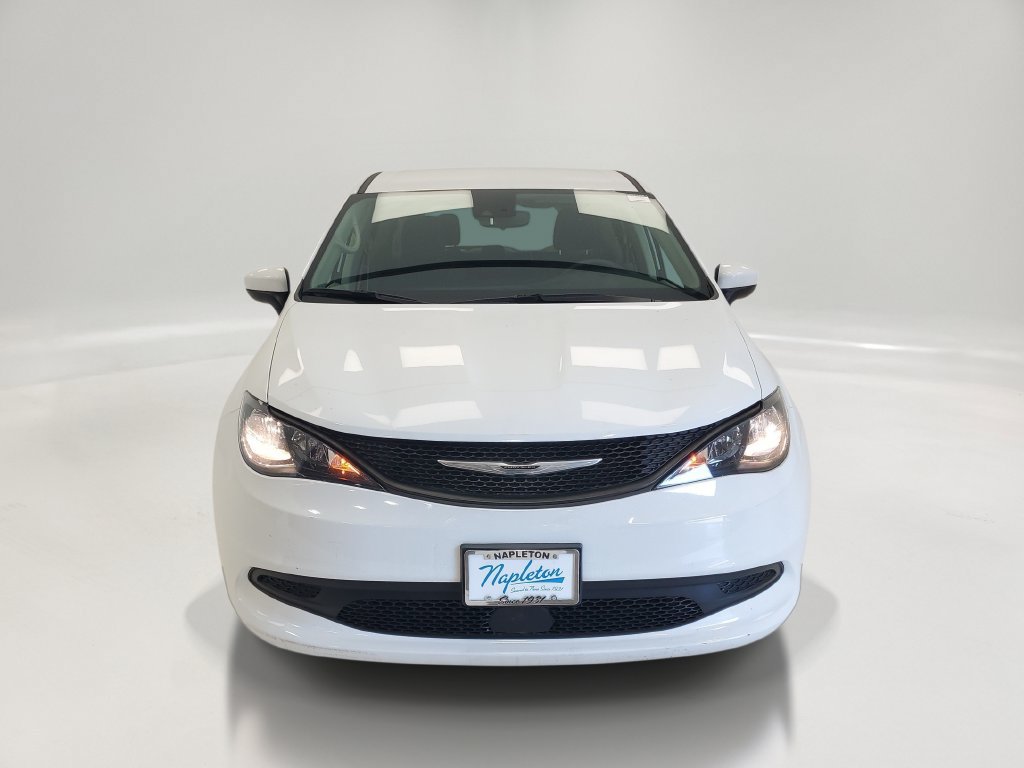 Used 2023 Chrysler Voyager LX FWD image 2