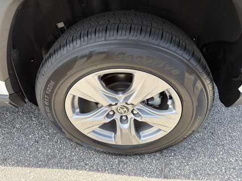 Certified 2022 Toyota RAV4 XLE FWD image 29