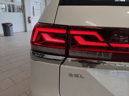 Used 2024 Volkswagen Atlas SEL image 10