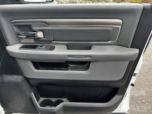 Used 2018 RAM 2500 SLT w/ Luxury Group image 13