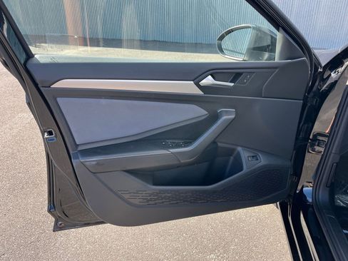 Used 2025 Volkswagen Jetta SE image 20