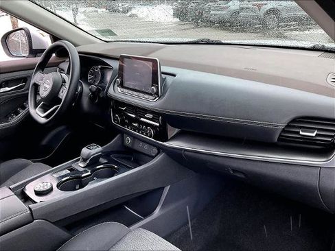 Certified 2022 Nissan Rogue SV image 14