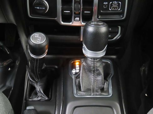 Used 2024 Jeep Wrangler Sahara image 10