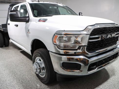 Used 2024 RAM 3500 Tradesman w/ Chrome Appearance Group image 6