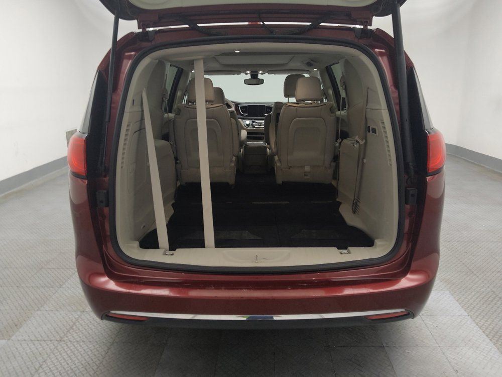 Used 2017 Chrysler Pacifica Limited FWD image 29