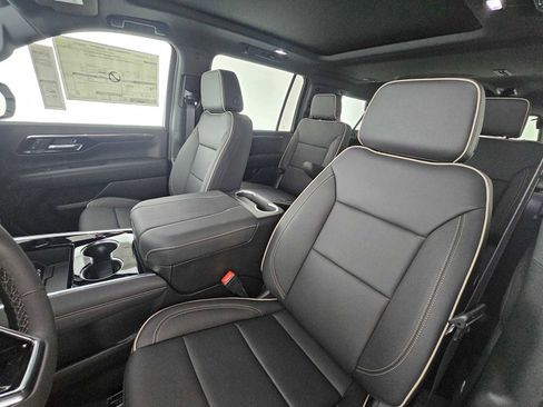New 2026 Chevrolet Suburban Premier w/ Sun And Tow Package AWD/4WD image 23