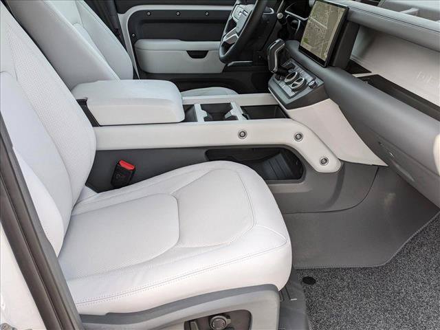 Certified 2025 Land Rover Defender 110 X-Dynamic SE AWD/4WD image 18