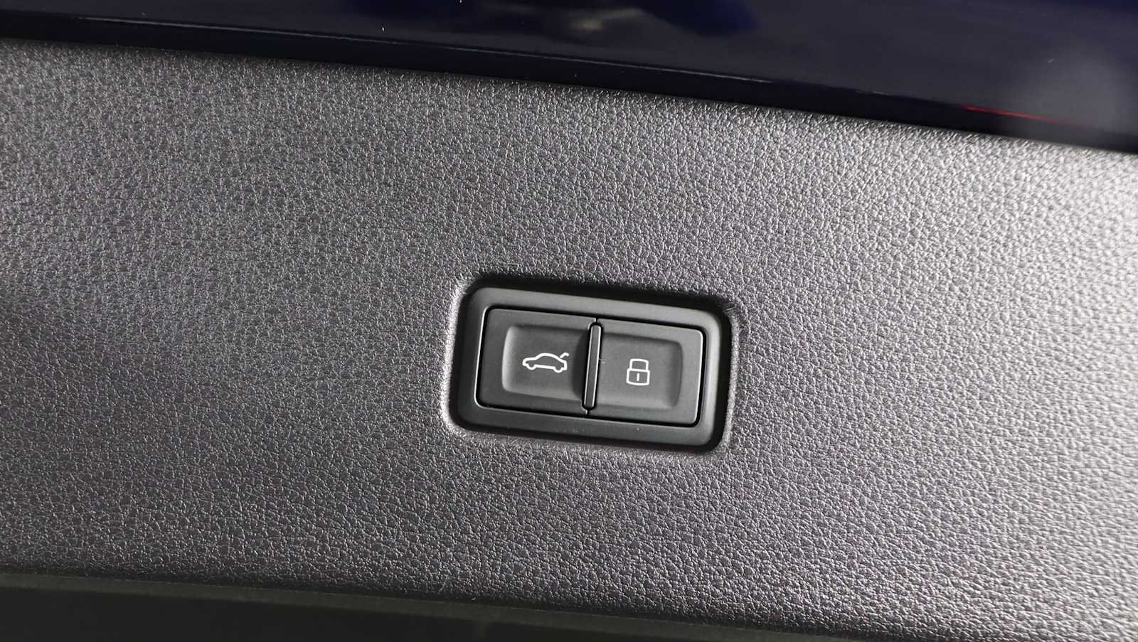 Used 2023 Audi Q8 Premium Plus AWD/4WD image 30