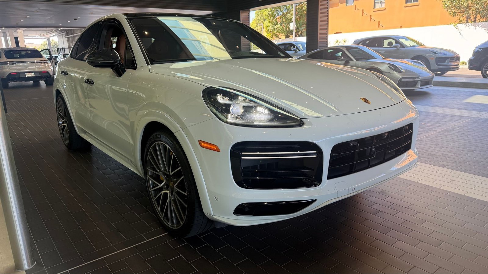 Certified 2022 Porsche Cayenne Turbo AWD/4WD image 8