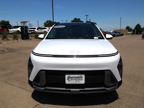 Used 2024 Hyundai Kona Limited AWD/4WD image 2
