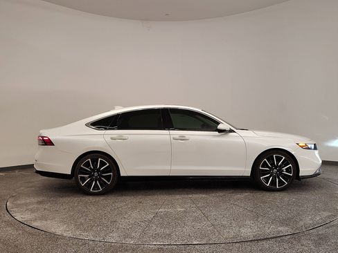 Used 2024 Honda Accord Touring image 7