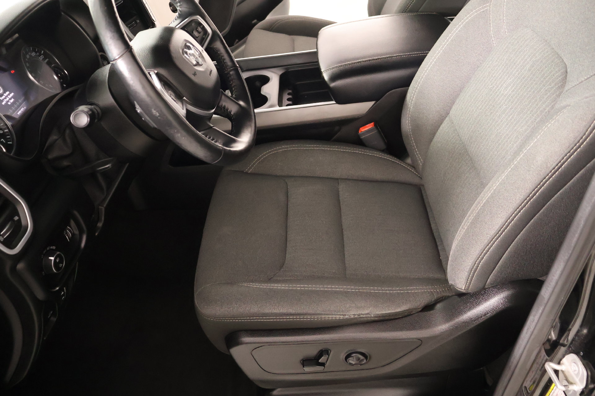 Used 2020 RAM 1500 Big Horn AWD/4WD image 11