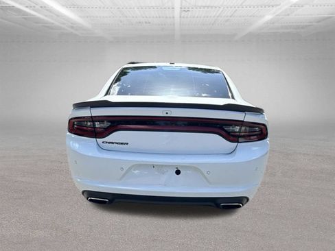 Used 2020 Dodge Charger SXT w/ Blacktop Package RWD image 4