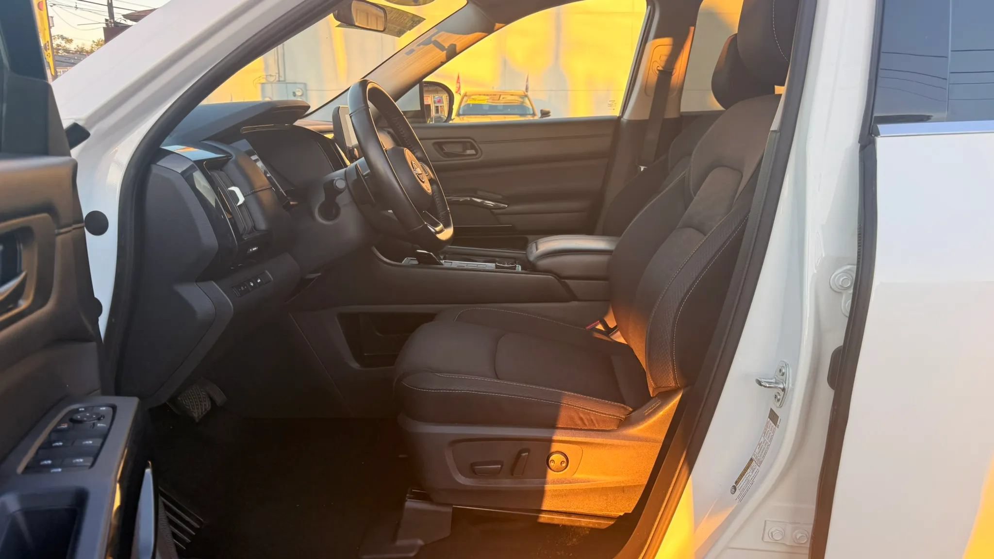 Used 2025 Nissan Pathfinder SV AWD/4WD image 12